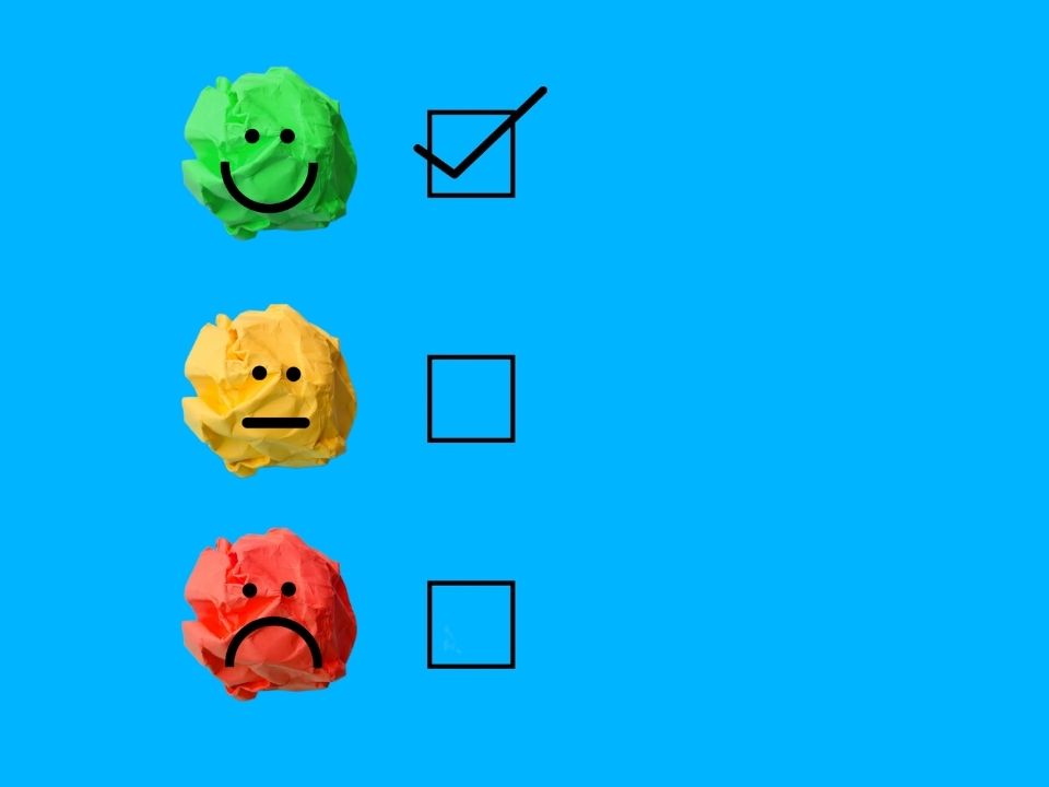 Green, yellow, and red smiley faces with checkboxes next to them. The green one is check marked.